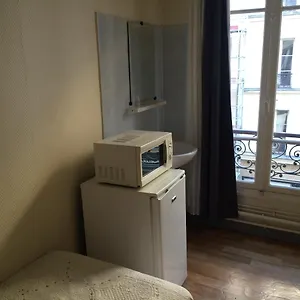 Au Royal Mad 3*, Paris França